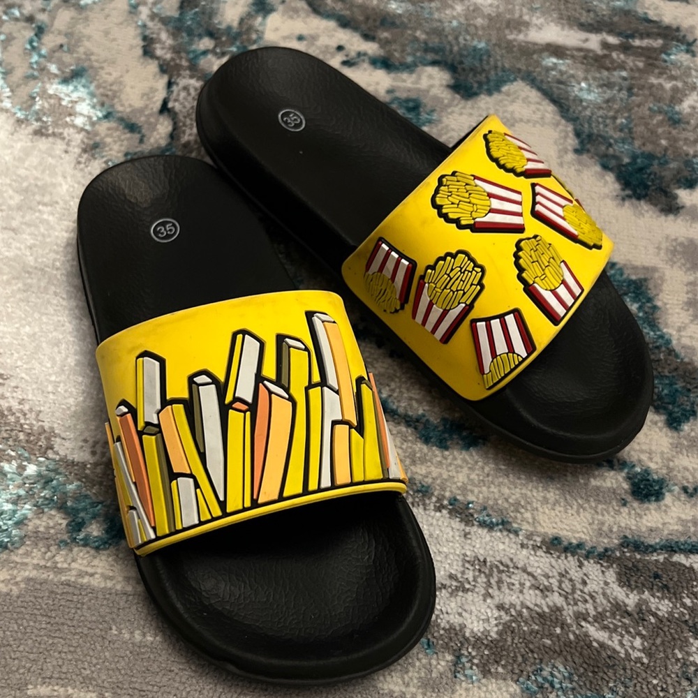 Unbranded Youth Boys Black & Yellow Slides Sandals Size 4.5  Flip Flops